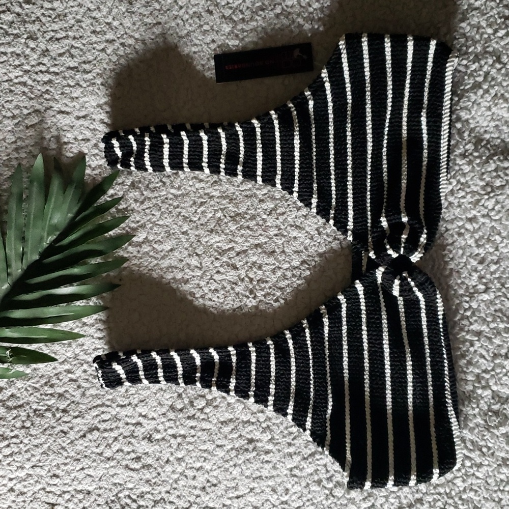 NWT Textured Striped Scoop Bikini Top